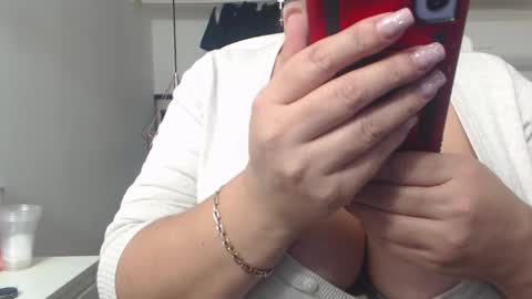 Snapshot of andrahart_ chatting on 10-04-25, 05:33 AndraHart online show from 10-04-25, 05:33