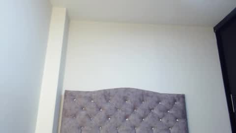 Snapshot of andrasla chatting on 09-10-25, 02:33 Andras online show from 09-10-25, 02:33