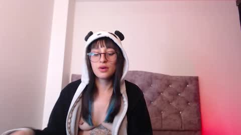 Snapshot of andrasla chatting on 09-26-25, 05:00 Andras online show from 09-26-25, 05:00