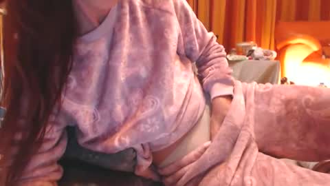 Snapshot of andrasweetie chatting on 10-03-25, 05:54 Andra online show from 10-03-25, 05:54