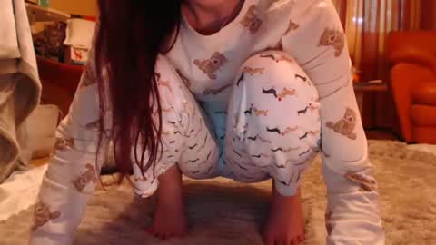Snapshot of andrasweetie chatting on 05-29-26, 01:53 Andra online show from 05-29-26, 01:53
