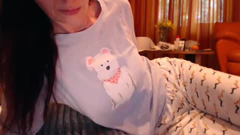 Snapshot of andrasweetie chatting on 05-30-26, 08:11 Andra online show from 05-30-26, 08:11