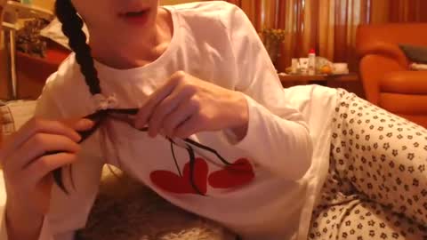Snapshot of andrasweetie chatting on 06-12-26, 07:07 Andra online show from 06-12-26, 07:07