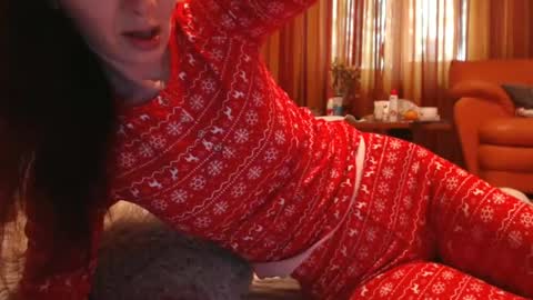 Snapshot of andrasweetie chatting on 06-14-26, 07:43 Andra online show from 06-14-26, 07:43