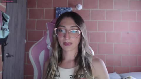 Snapshot of andrea_camila chatting on 02-09-26, 09:19 Andrea online show from 02-09-26, 09:19