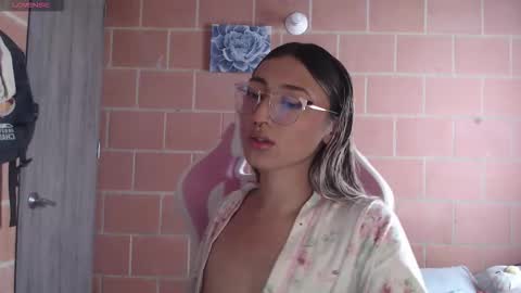 Snapshot of andrea_camila chatting on 02-15-26, 03:31 Andrea online show from 02-15-26, 03:31