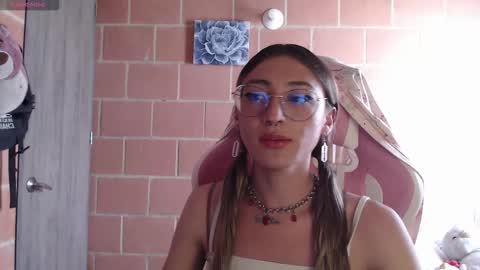 Snapshot of andrea_camila chatting on 02-20-26, 06:08 Andrea online show from 02-20-26, 06:08