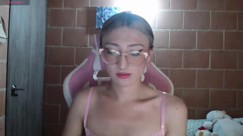 Snapshot of andrea_camila chatting on 03-13-26, 05:03 Andrea online show from 03-13-26, 05:03