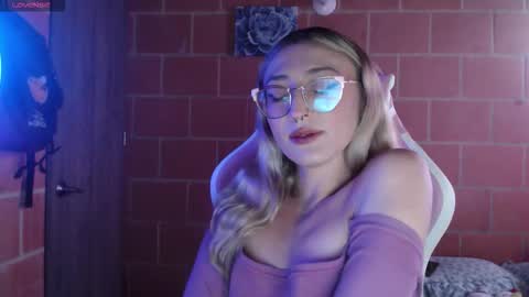 Snapshot of andrea_camila chatting on 03-26-26, 05:51 Andrea online show from 03-26-26, 05:51