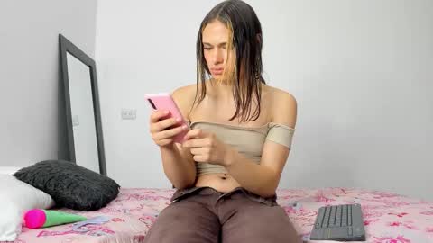 Snapshot of andrea_cherryy_ chatting on 09-29-25, 06:24 Andrea Cherry online show from 09-29-25, 06:24