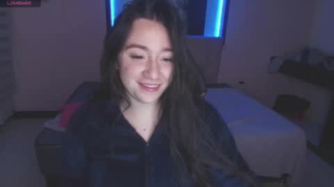 Snapshot of andrea_ramoss_ chatting on 03-07-25, 08:45 Andrea Ramos online show from 03-07-25, 08:45