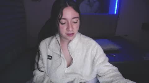 Snapshot of andrea_ramoss_ chatting on 03-12-25, 08:19 Andrea Ramos online show from 03-12-25, 08:19