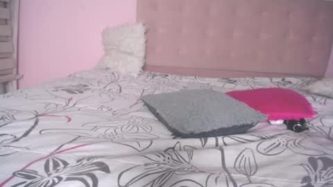 Snapshot of andrea_ramoss_ chatting on 09-14-25, 12:15 Andrea Ramos online show from 09-14-25, 12:15