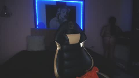 Snapshot of andrea_ramoss_ chatting on 10-18-25, 08:42 Andrea Ramos online show from 10-18-25, 08:42