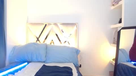 Snapshot of andrea_sexx_ chatting on 10-10-25, 06:45 Andrea online show from 10-10-25, 06:45