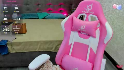 Andrea hereGMT7Mon Tue Wen ThFri Sat Su 0300am-0900am. online show from 02-14-25, 01:02