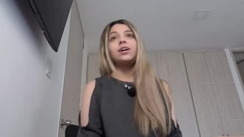 andreau 19 online show from 04-24-26, 02:08