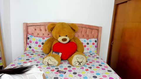 Snapshot of andreaytatyts chatting on 05-19-26, 12:22 Andrea Y Taty online show from 05-19-26, 12:22