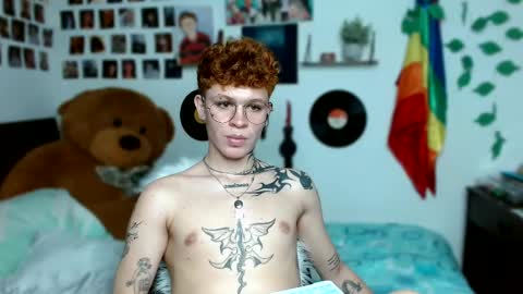 Snapshot of andreewwolffman chatting on 03-08-25, 11:18 Andrew online show from 03-08-25, 11:18