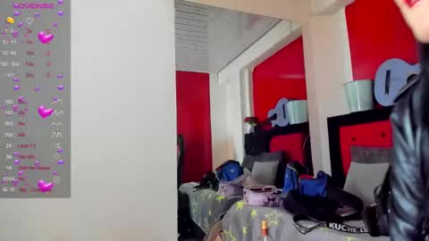 Snapshot of andrefoxx_ chatting on 10-14-25, 03:07 andre online show from 10-14-25, 03:07