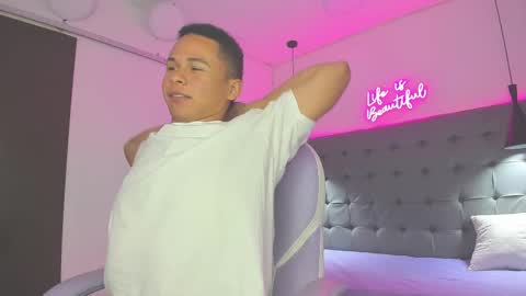 Snapshot of andres1_8 chatting on 11-23-25, 03:06 IM ANDRES online show from 11-23-25, 03:06