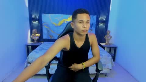 Snapshot of andres1_8 chatting on 04-05-26, 01:25 IM ANDRES online show from 04-05-26, 01:25