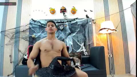 andres_stud online show from 10-28-25, 04:49