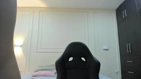 Snapshot of andres_stud chatting on 06-13-26, 04:10 andres_stud online show from 06-13-26, 04:10
