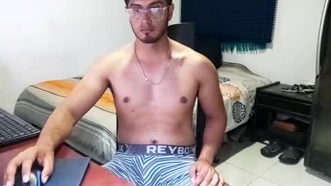 Snapshot of andresvergon85 chatting on 03-09-25, 03:32 andresvergon85 online show from 03-09-25, 03:32
