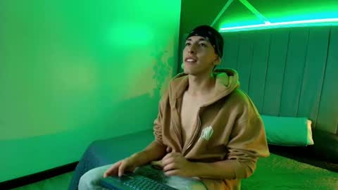 Snapshot of andreuw_wolf chatting on 10-29-25, 02:36 Andreuw Wolf online show from 10-29-25, 02:36