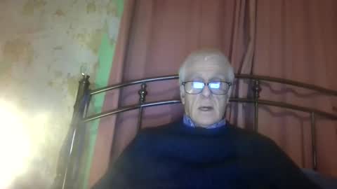 Snapshot of andrew160258 chatting on 12-20-25, 04:14 Andrew online show from 12-20-25, 04:14