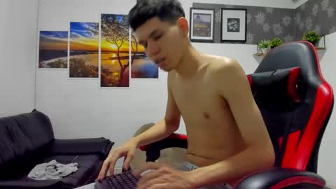 Snapshot of andrew_2811 chatting on 10-16-25, 05:30 andrew_2811 online show from 10-16-25, 05:30