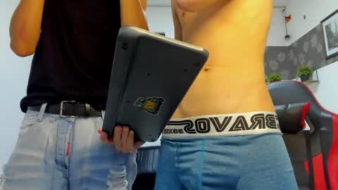 Snapshot of andrew_2811 chatting on 11-22-25, 03:27 andrew_2811 online show from 11-22-25, 03:27