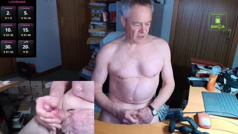 Snapshot of andrew_9999 chatting on 12-11-24, 12:02 Andrew online show from 12-11-24, 12:02