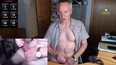 Snapshot of andrew_9999 chatting on 09-28-25, 12:05 Andrew online show from 09-28-25, 12:05