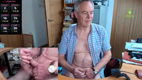 Snapshot of andrew_9999 chatting on 10-05-25, 01:53 Andrew online show from 10-05-25, 01:53