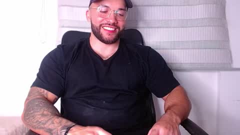 Snapshot of andrew_holden__ chatting on 10-16-25, 12:33 andrew_holden__ online show from 10-16-25, 12:33