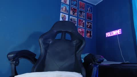 Snapshot of andrew_hoult chatting on 12-02-24, 06:10 Andrew online show from 12-02-24, 06:10