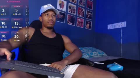 Snapshot of andrew_hoult chatting on 12-15-24, 04:18 Andrew online show from 12-15-24, 04:18