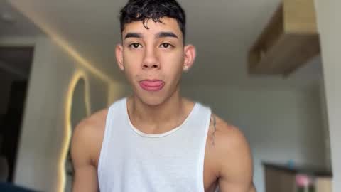 Snapshot of andrew_twink18 chatting on 02-21-26, 02:51 Andrew M. online show from 02-21-26, 02:51