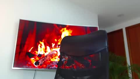Snapshot of andrew_west_ chatting on 12-14-24, 01:28 ANDREW WEST online show from 12-14-24, 01:28