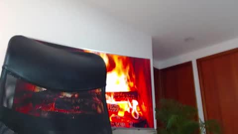 Snapshot of andrew_west_ chatting on 12-18-24, 10:02 ANDREW WEST online show from 12-18-24, 10:02