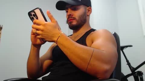 Snapshot of andrew_west_ chatting on 01-27-25, 04:43 ANDREW WEST online show from 01-27-25, 04:43