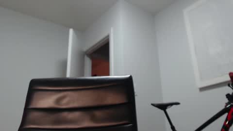 Snapshot of andrew_west_ chatting on 01-28-25, 11:07 ANDREW WEST online show from 01-28-25, 11:07