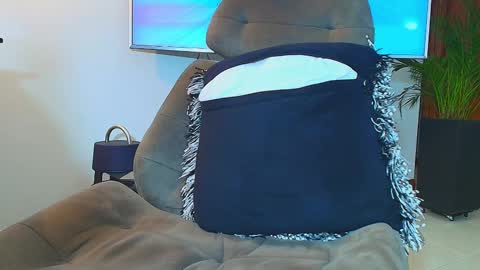 Snapshot of andrew_west_ chatting on 02-28-25, 07:46 ANDREW WEST online show from 02-28-25, 07:46