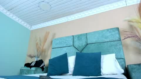 Snapshot of andrewcrooss chatting on 07-19-26, 01:04 ANDREW online show from 07-19-26, 01:04