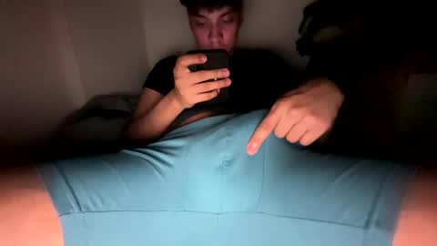 Snapshot of andrewhdez chatting on 02-10-25, 04:41 Andrew online show from 02-10-25, 04:41