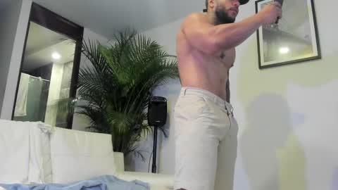 Snapshot of andrewjohnson0 chatting on 12-31-24, 04:49 Andrew Johnson online show from 12-31-24, 04:49