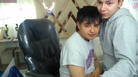 Snapshot of andrewsmile_ chatting on 01-23-25, 12:09 ANDREW online show from 01-23-25, 12:09