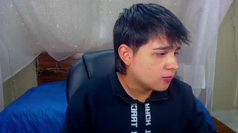 Snapshot of andrewsmile_ chatting on 02-21-25, 12:28 ANDREW online show from 02-21-25, 12:28